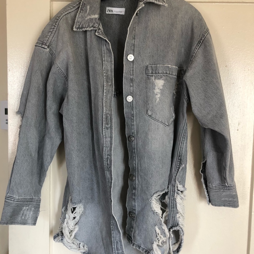 Zara Destroyed Jean Jacket NWOT Size S/M in Grey